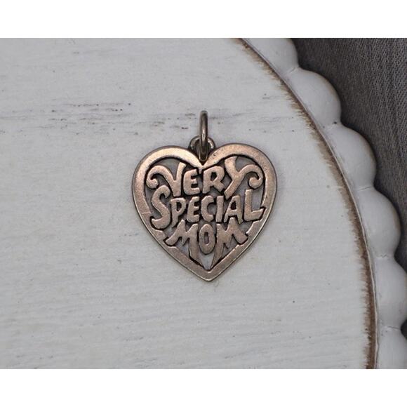 James Avery Sterling Silver Very Special Mom Heart Charm 2.6G/ 0.8in - Picture 1 of 4